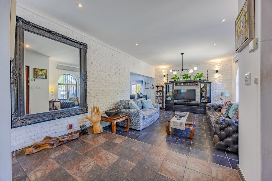 5 Bedroom Property for Sale in Flamingo Vlei Western Cape